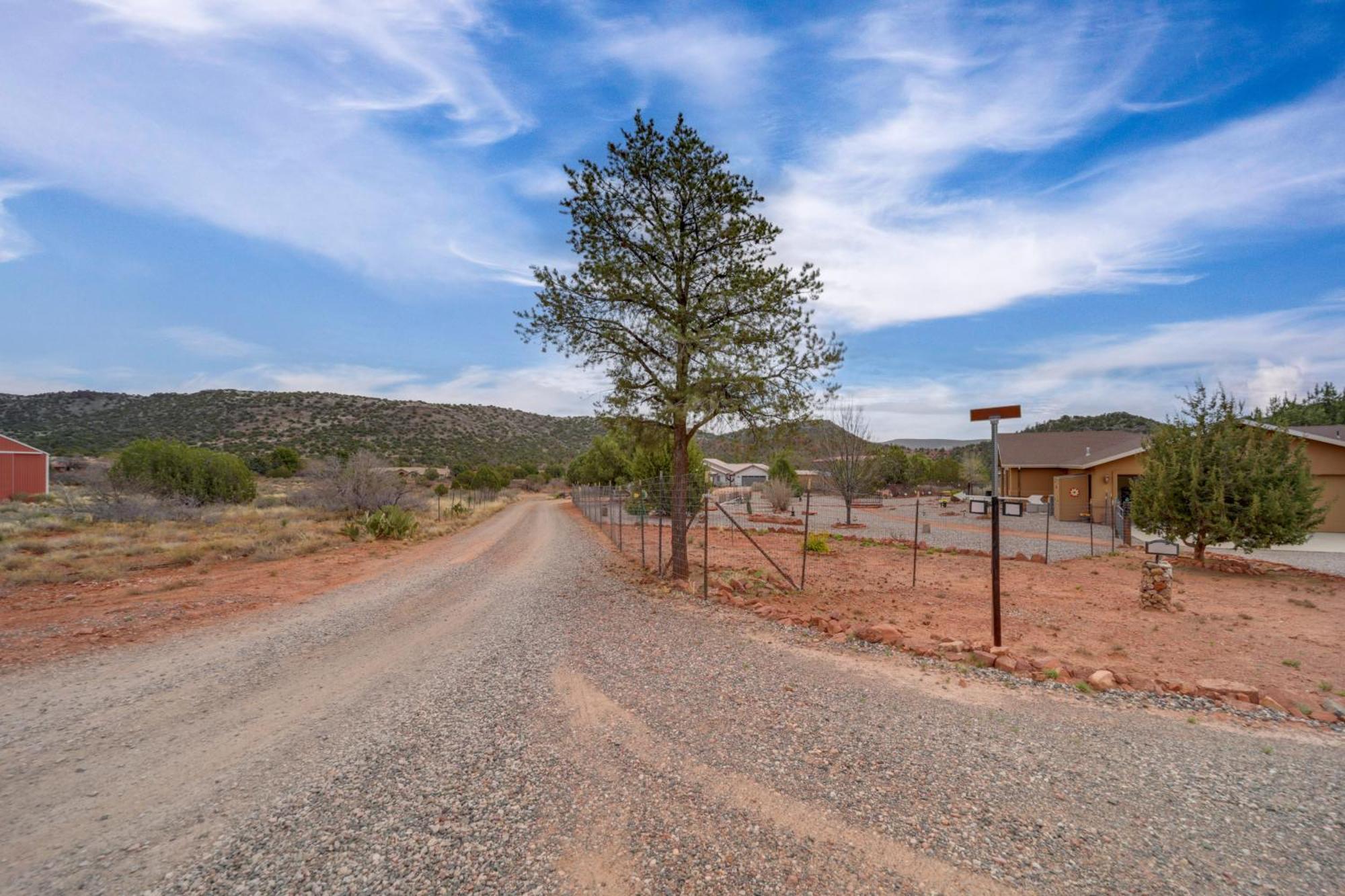 West Retreat Deck And Mountain Views Holiday home *